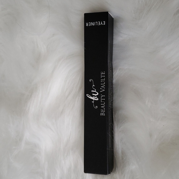 Makeup - Picture 9 of 10